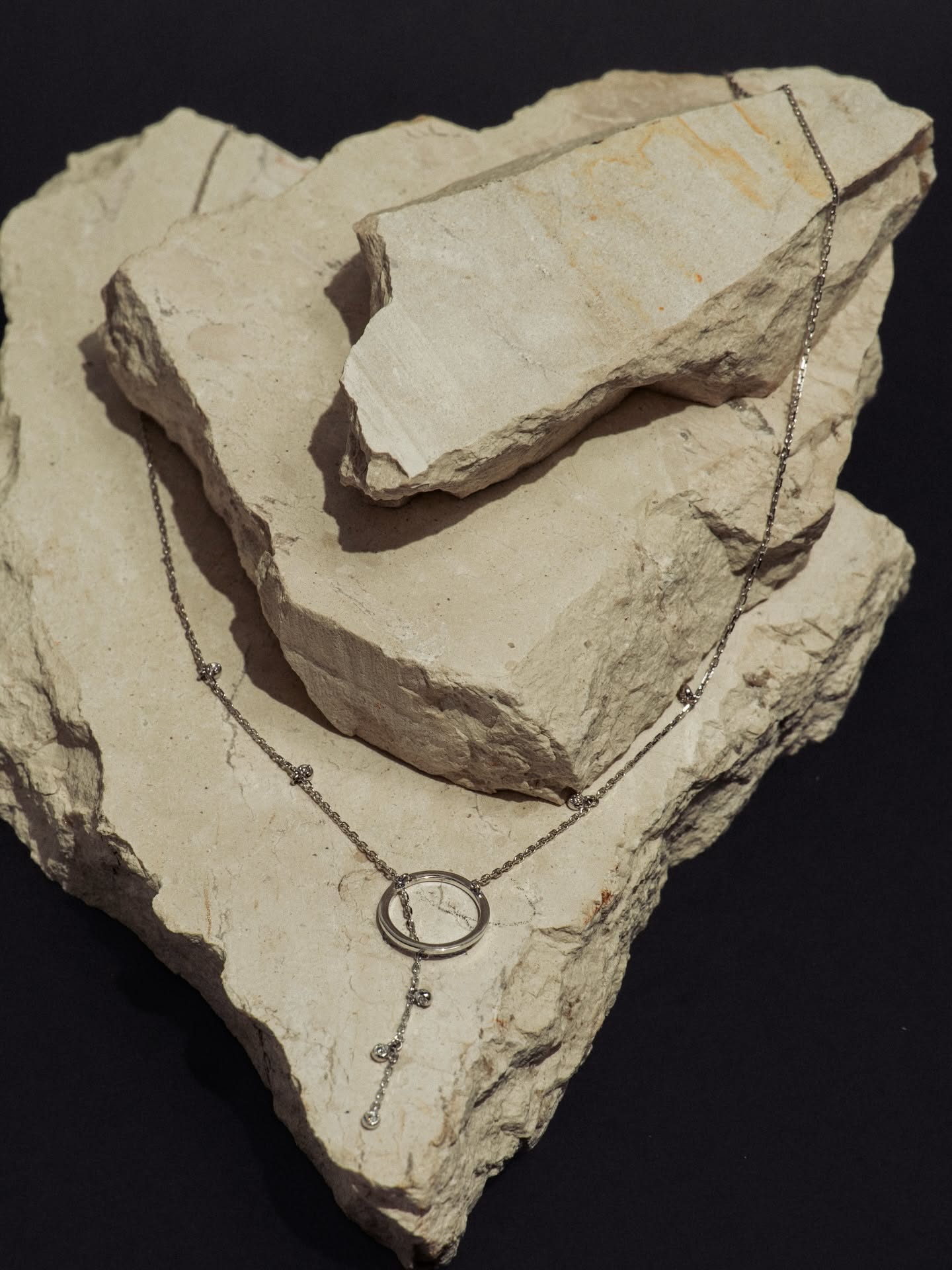 Silver chain on split limestone